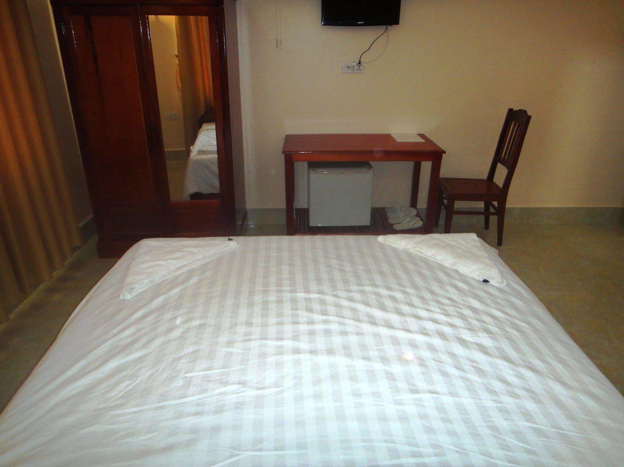 Ly Mengly Guesthouse Kampot Exterior photo