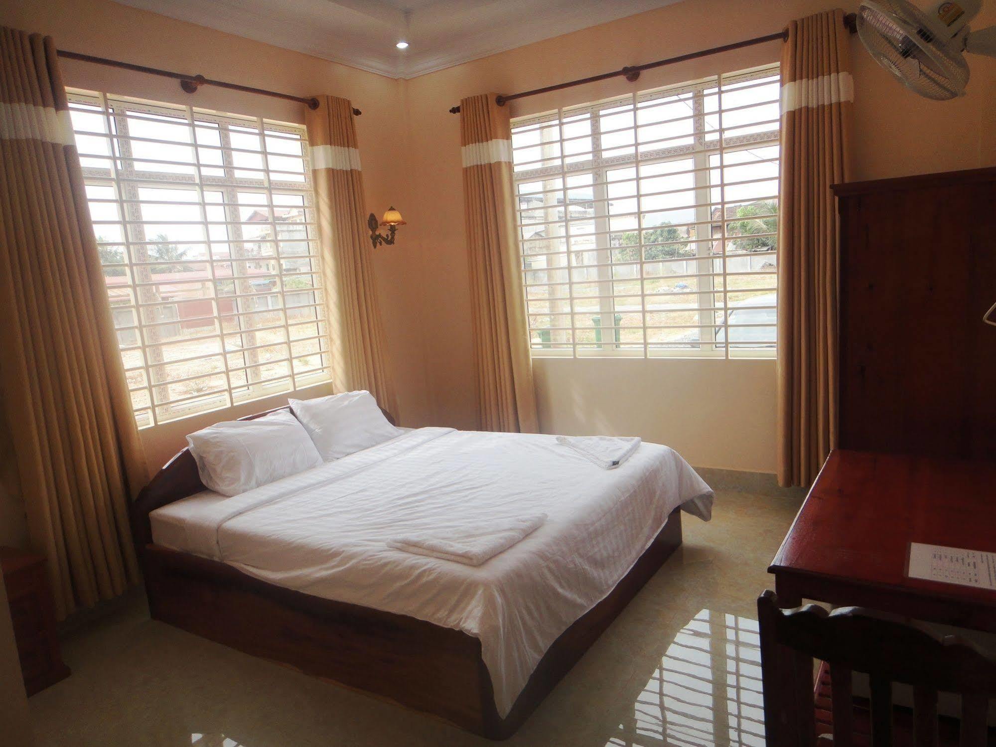 Ly Mengly Guesthouse Kampot Exterior photo