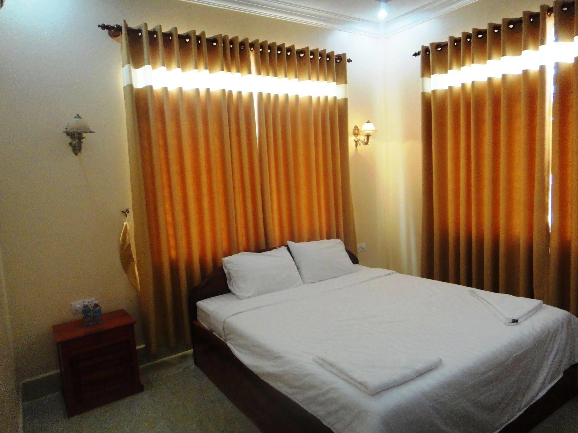 Ly Mengly Guesthouse Kampot Exterior photo